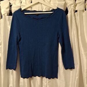 Roz & Ali Blue 3/4 Sleeve Top with Scalloped Edges Small